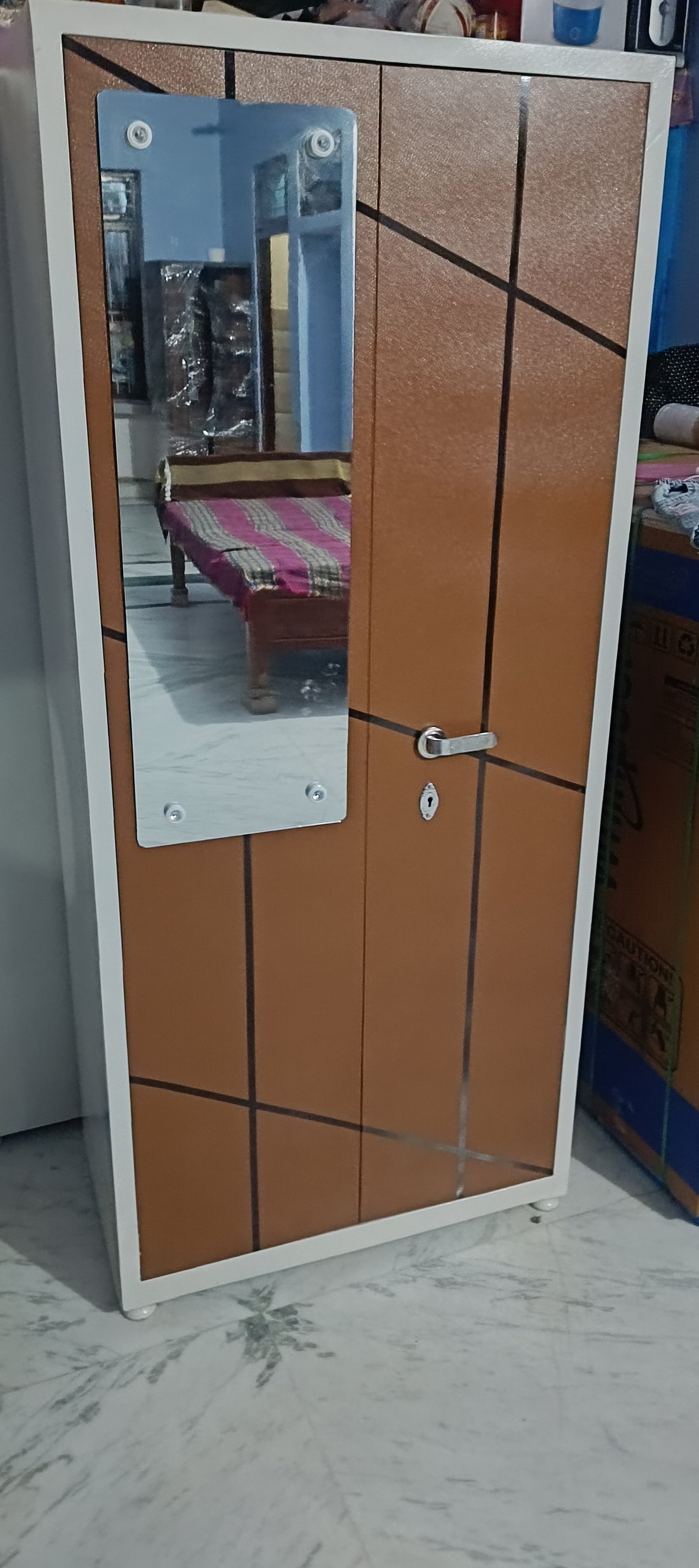 जोड़े को दी जाने वाली आलमारी 