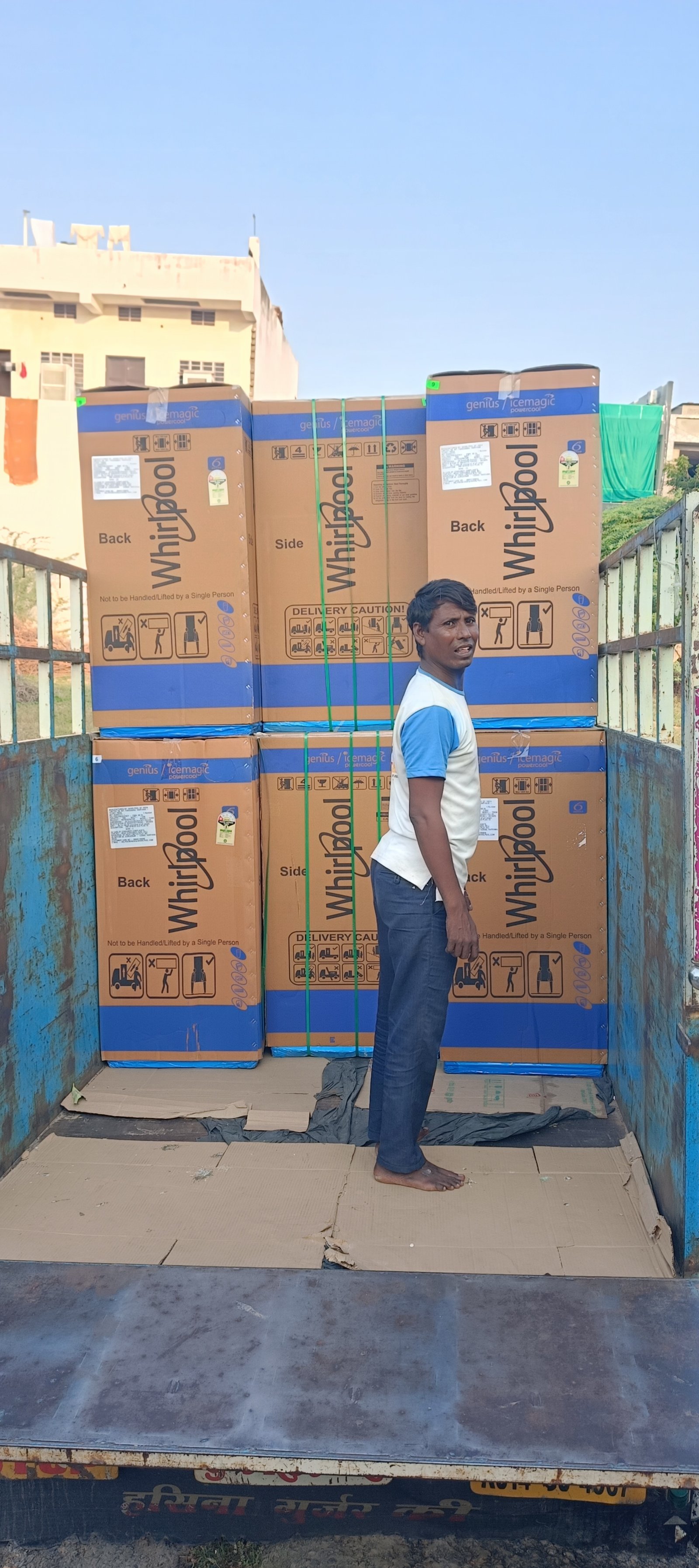 संस्था के द्वारा दिए जाने वाले फ्रिज