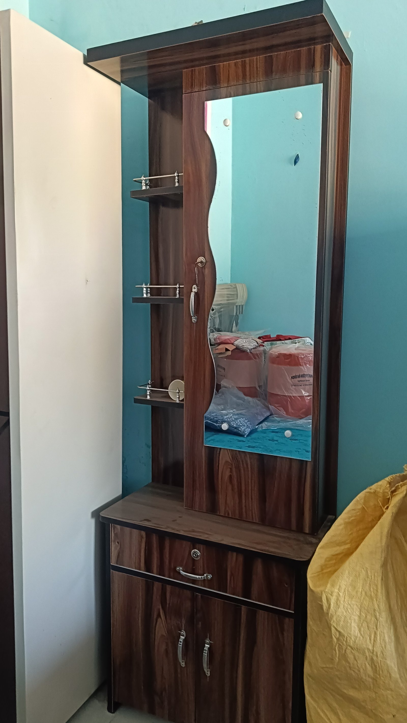 ड्रेसिंग टेबल 